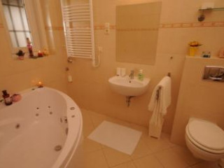 BUDAPEST MUSEUM CENTRAL