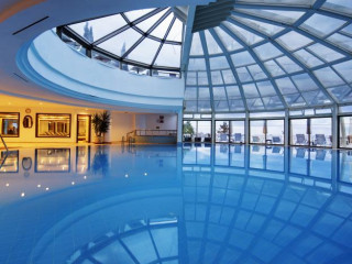 CRYSTAL SUNRISE QUEEN LUXURY RESORT & SPA