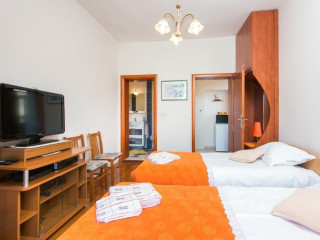 APARTMENTS EVA