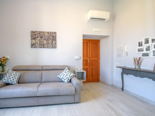 MARAMIA APARTMENT A SHORT STROLL FROM BEACH CITY CENTRE AND TRA