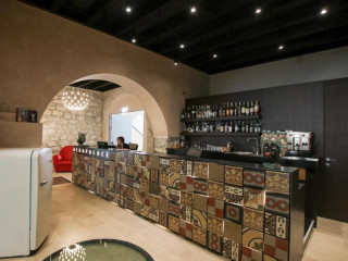 Alba Palace