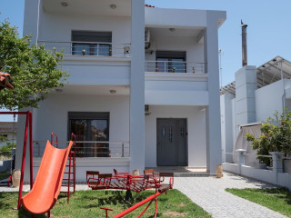AMAYA HOUSE NEAR THE BEACH