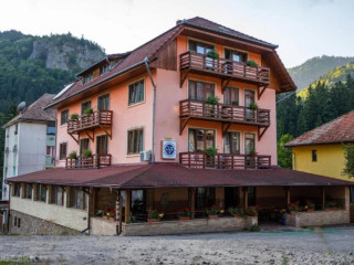 . Pensiunea VIKTORIA