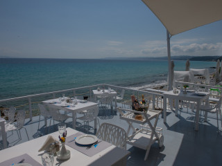 White Suites Resort