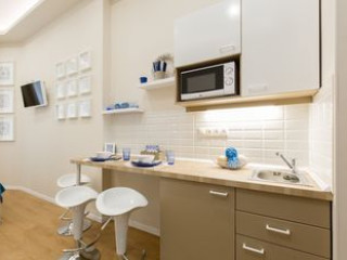 BUDAPEST HOLIDAY COLOURS