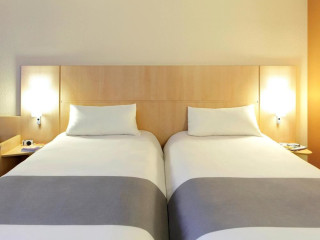 IBIS BUDAPEST HEROES SQUARE