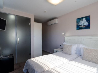 Caro Aparthotel