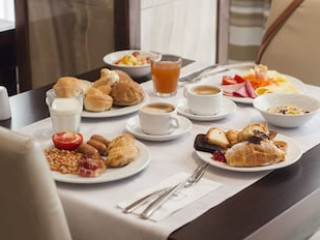 ROOMS BY ALEXANDRA HOTEL