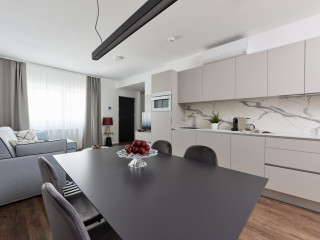 THE AMBERLYN SUITE HOTEL