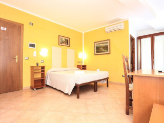 HOTEL VILLA PIRAS