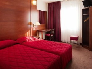 TRIBE PARIS BATIGNOLLES
