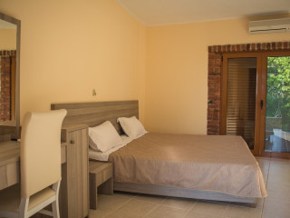 HOTEL LIVIA