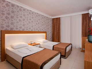 Kleopatra Aytur Apart