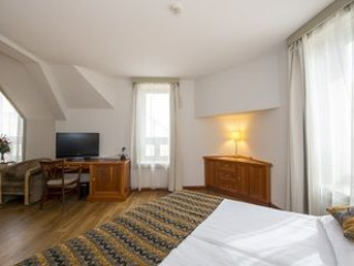 THREE CORNERS HOTEL ART