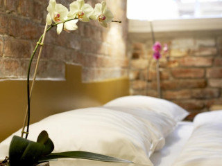 MERCHANTS HOUSE HOTEL