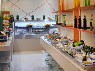 Movenpick Hotel Jumeirah Lakes Towers