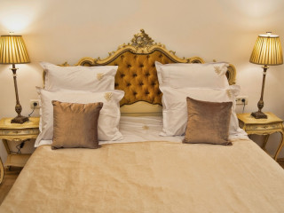 CONACUL COROANEI LUXURY BOUTIQUE HOTEL
