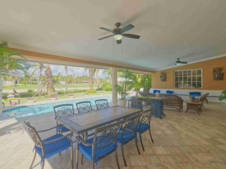 LARGE GOLF VIEW VILLA WITH POOL JACUZZI AND STAFF