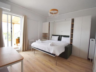 PENTHOUSE NEA SMIRNI