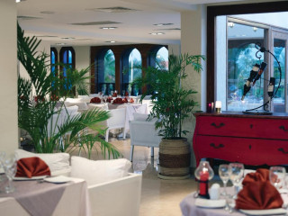 Coral Sea Aqua Club Resort