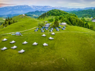 Ursa Mica Glamping Resort