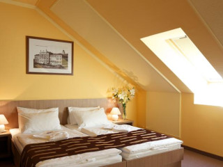 ERZSEBET KIRALYNE HOTEL