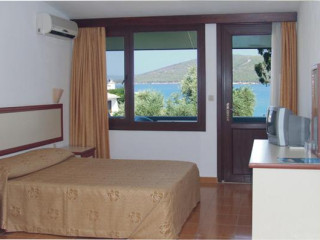 NO NAME HOTEL