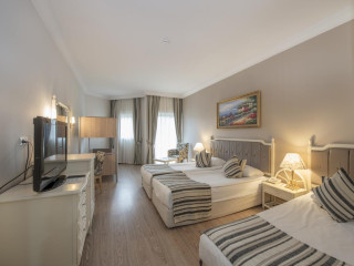CRYSTAL TAT BEACH GOLF RESORT & SPA