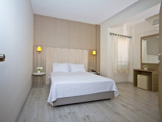 THE HOTEL 48