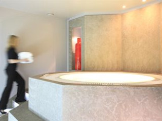 PAVILLON DE LA REINE amp; SPA