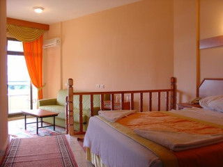 AMOS HOTEL