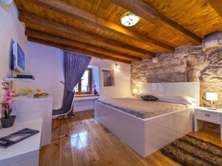 SPLIT LUXURY ROOMS VILLA