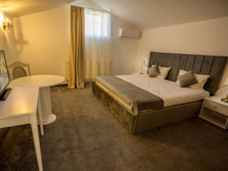 Hotel Queen Vera Mamaia