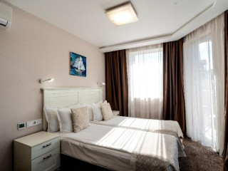 Caro Aparthotel