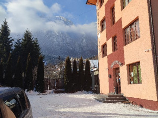 HOTEL IRI.