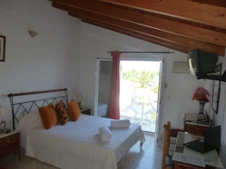 PETTAS APARTMENTS