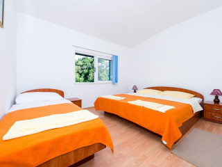 APARTMENTS AZZURRO