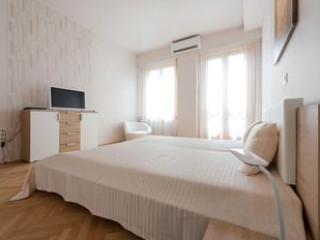 ADAGIO HOSTEL BASILICA