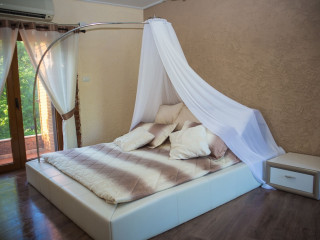 HOTEL LIVIA