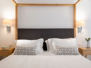 LUXURY SUITE WITH GARDEN AND JACUZZI