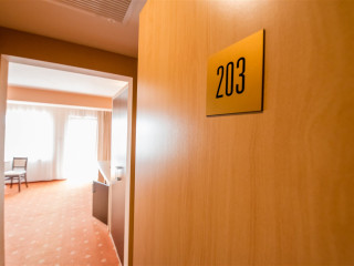 Hotel Oxford Inns  Suites