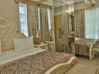 Elegance East