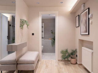 COZY amp; CHIC STAY NEAR METRO STATION