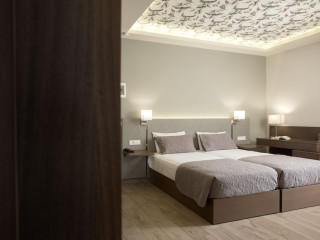 KALAMAKI BEACH HOTEL