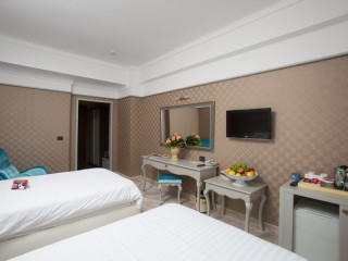 Phoenicia Grand