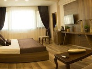 A PALACE HOTEL amp; SUITES