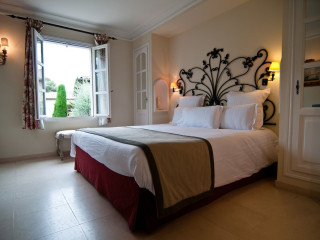 HOTEL DE MOUGINS