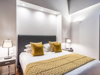 33 Solonos Suites
