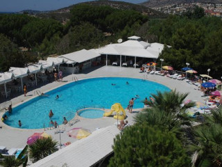 FLORA SUITES HOTEL