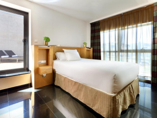 HESPERIA BARCELONA FIRA SUITES